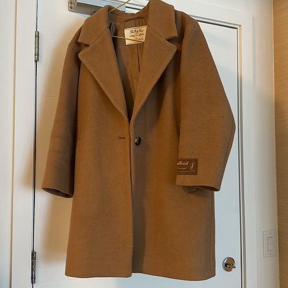 Aritzia The Only Mid Coat - Picture 6 of 9